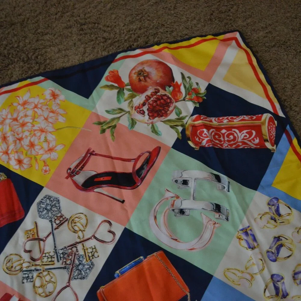 NWOT Carolina Herrera CH Square Silk Patchwork Scarf
